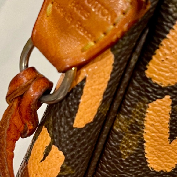 LOUIS VUITTON STEPHEN SPROUSE X LOUIS VUITTON BEIGE GRAFFITI POCHETTE - Picture 2 of 3